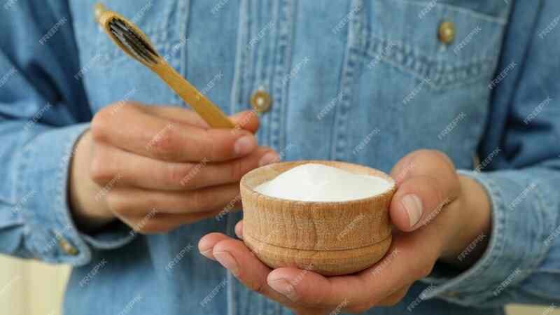 How to Use Baking Soda to Whiten Teeth